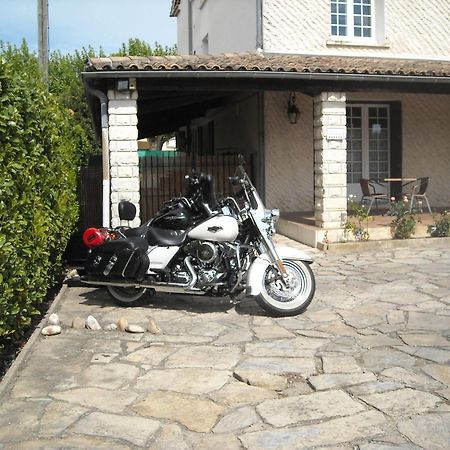 Hotel Ecusson Saint-Hilaire-de-Brethmas Bagian luar foto