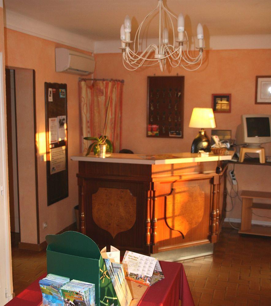 Hotel Ecusson Saint-Hilaire-de-Brethmas Bagian luar foto