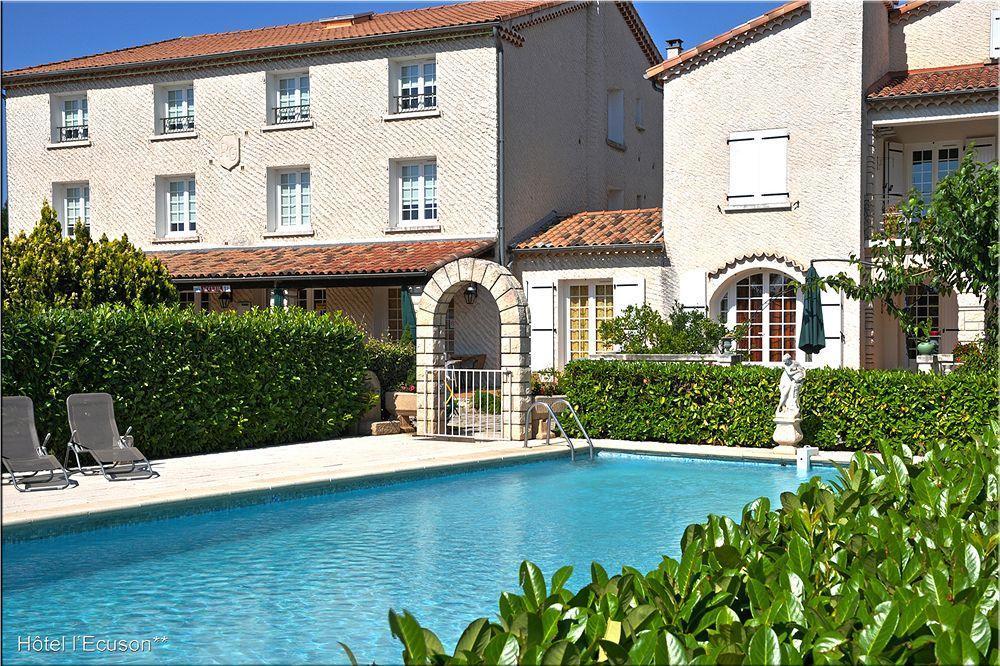 Hotel Ecusson Saint-Hilaire-de-Brethmas Bagian luar foto