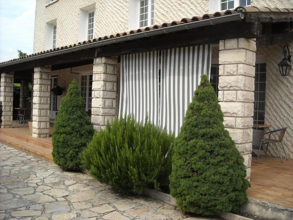 Hotel Ecusson Saint-Hilaire-de-Brethmas Bagian luar foto
