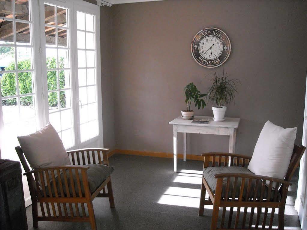 Hotel Ecusson Saint-Hilaire-de-Brethmas Bagian luar foto
