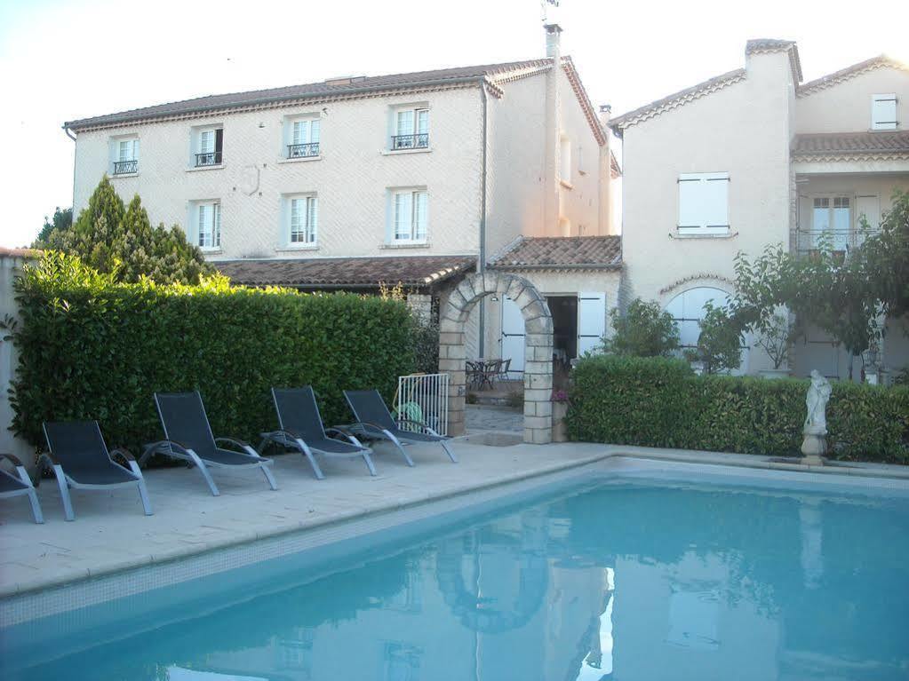 Hotel Ecusson Saint-Hilaire-de-Brethmas Bagian luar foto