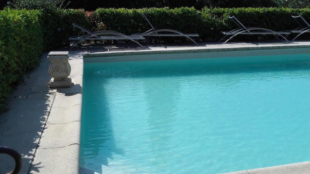 Hotel Ecusson Saint-Hilaire-de-Brethmas Bagian luar foto